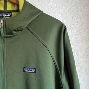 Patagonia mens green hooded shell jacket Large